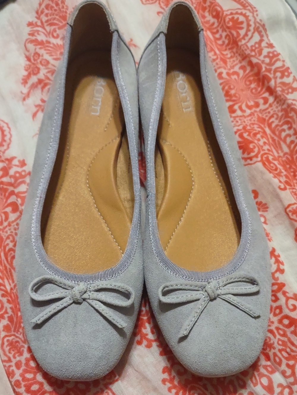 Born Light Gray Suede Ballet Flats with Bow Size 8